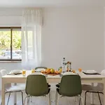 3br Comfort & Convenience In Massama Apartamento