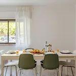 3br Comfort & Convenience In Massama Apartamento