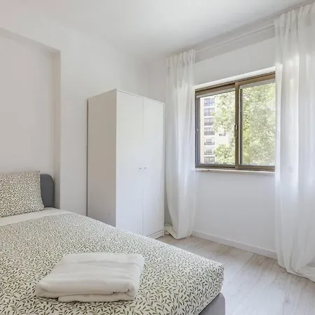 3br Comfort & Convenience In Massama * Queluz