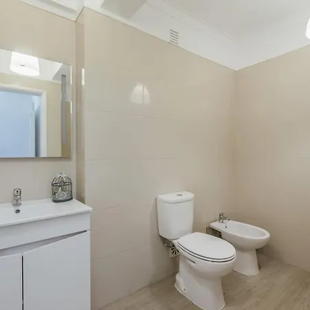 3br Comfort & Convenience In Massama Apartment Queluz