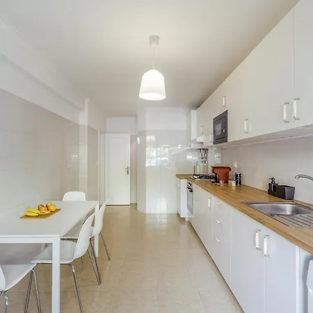 Apartamento 3br Comfort & Convenience In Massama *