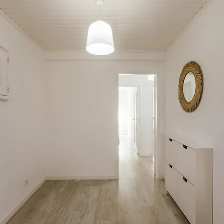 3br Comfort & Convenience In Massama Queluz
