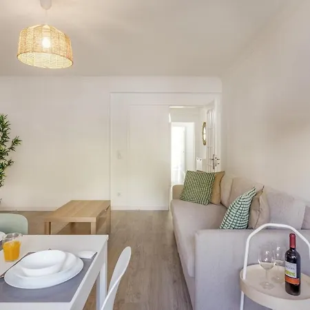 3br Comfort & Convenience In Massama Apartamento Queluz
