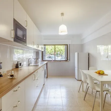 3br Comfort & Convenience In Massama Apartamento