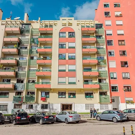 3br Comfort & Convenience In Massama * Queluz