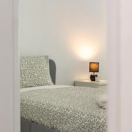 3br Comfort & Convenience In Massama Apartamento *