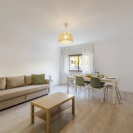 Apartment Comfort & Convenience In Massama Queluz
