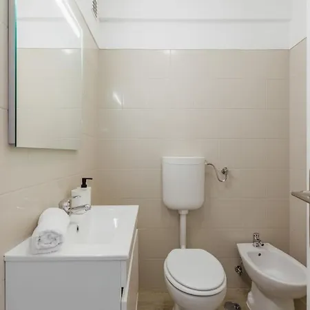 Comfort & Convenience In Massama Apartment Queluz