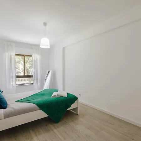 Apartment Comfort & Convenience In Massama Queluz