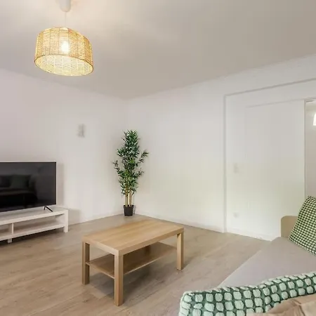 Comfort & Convenience In Massama Apartment Queluz