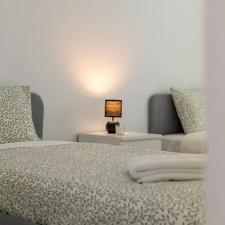 Apartment Comfort & Convenience In Massama Queluz